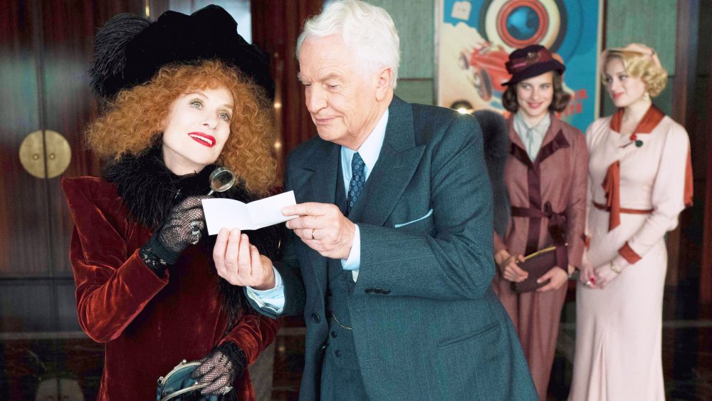 Moja zbrodnia Isabelle Huppert, André Dussollier, Rebecca Marder and Nadia Tereszkiewicz